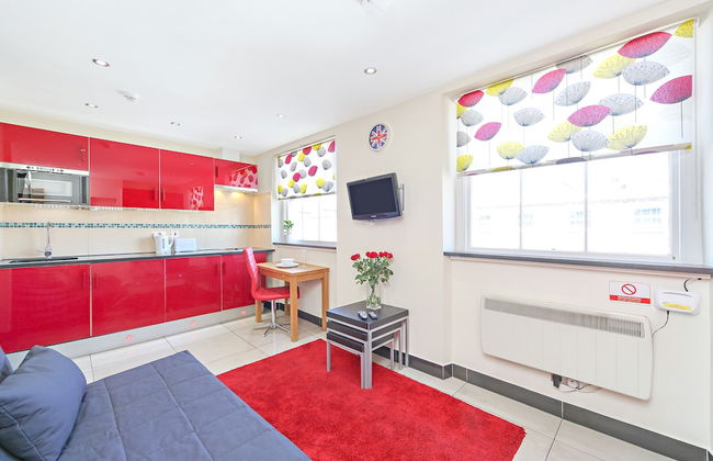 Baker Street Suites - Photo 7