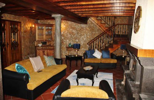 Rib's House - Photo 1