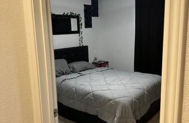 Cozy Stay with Pool Relax with Easy Access to Highway - Foto 30