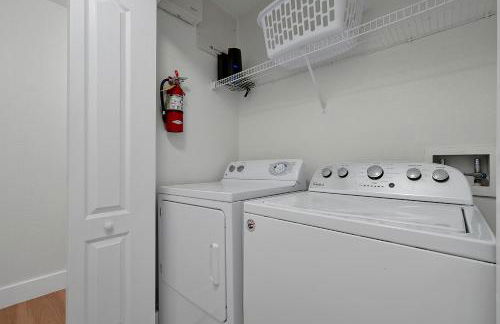 Trendy Retreat - Great Location - Fully Loaded - Foto 32