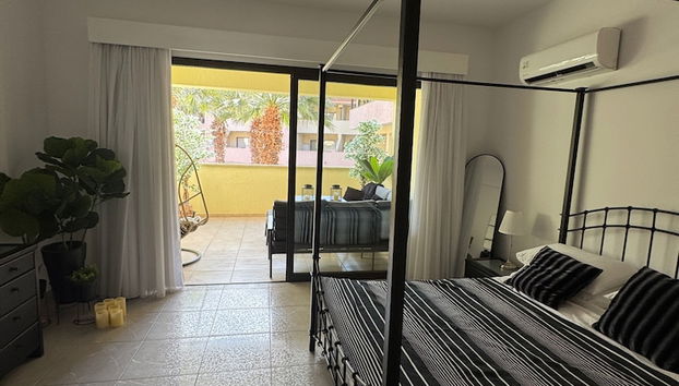 2 Bed Townhouse Sleeps 4 - Pool - Patio & Balcony - Foto 5, Habitación