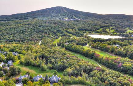 Stratton Mountain Condo with a Hot Tub! Sleeps 12! - Photo 9