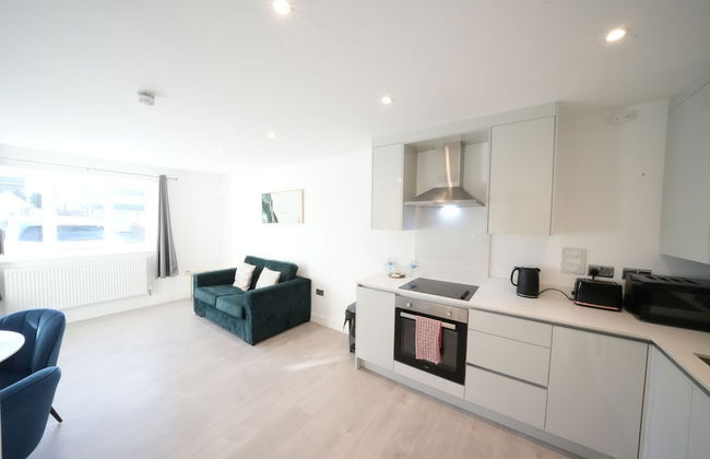 Heathrow Charge and Go - Photo 56