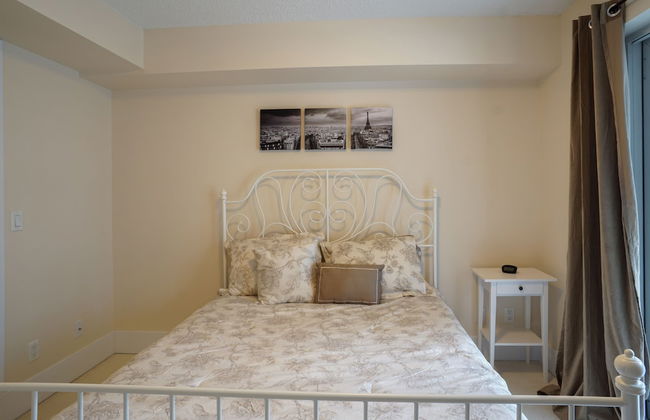 Applewood Suites - Luxury 3 BDRM - Photo 8