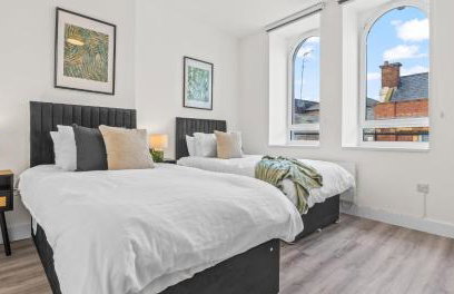 2BR Apartment with Sofa bed I Prime Town Centre Location I Gold St D-Lux, Modern Amenities, Walk to Train, Bus Stations, Shops & Cafés I Leisure and Business Stays Welcome - Foto 31