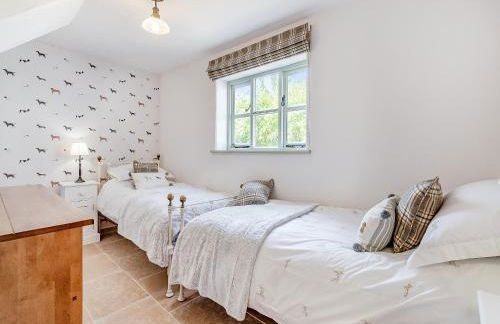 Queens Barn - Photo 18