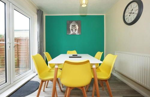 Blagdon Park By N And N Stays Ltd, Perfect for Contractors and Workers, Transport links 10 mins to City Centre, Free on Street Parking, Fast Wifi - Photo 2