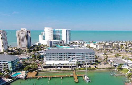 NEW Beach Condo 5 min walk to the Beach Sleeps 9 - Foto 33