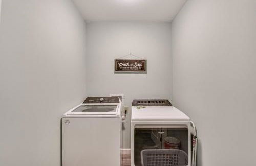 Waterfront Townville Home with Hot Tub and Dock! - Foto 27