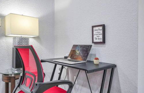 Escape GameRoom, BAR, BBQ, Spacious,KING Bed, All Luxury mattresses, Near Beach, 6 blocks away from Bars, Nite Clubs, Res, Shops - Photo 72