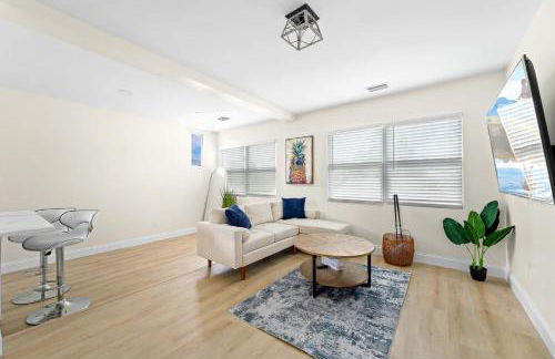 Recently Remodeled Mins from beach+Putting Green - Photo 29