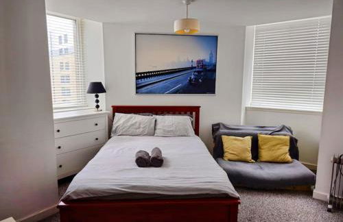 2 Bedroom Modern stylish Apt in Glasgow City Centre - Photo 1
