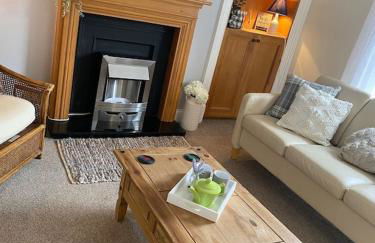 The Ramblers Rest - whole apartment - pet friendly - close to amenities and walks - Photo 4