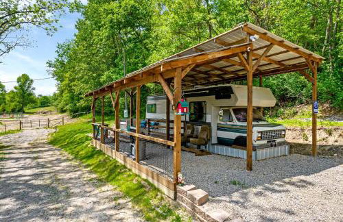 Gorgeous Caravan Glamping Escape for Four in Dover, Ohio - Foto 13
