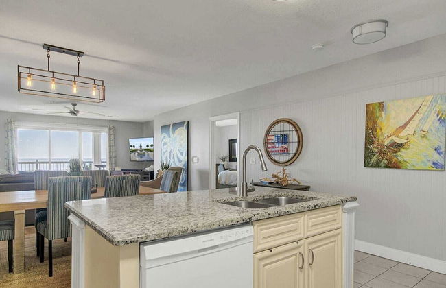 Beachfront 3bdr Condo w/ Pool & Deck Ocean Views Ocean Blvd #102 by Avantstay - Foto 11