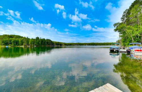 Rustic Michigan Lakeside Cabin with Private Dock! - Foto 24