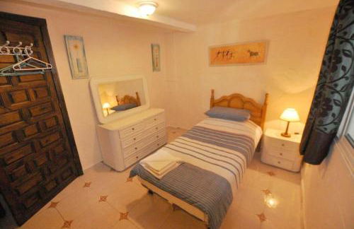 A lovely family villa with heated pool - Photo 3