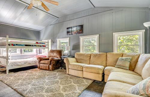 Lake Escape with Hot Tub and Docks in Hope! - Foto 11