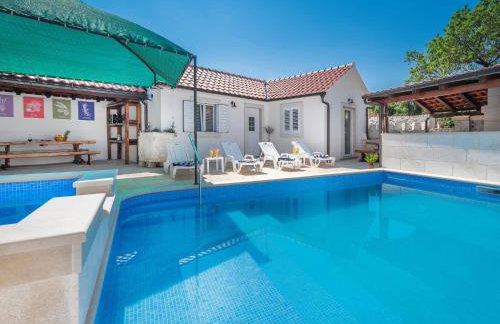 Holiday home krika -Three Bedroom Home with heated Pool and Jacuzzi - Foto 54