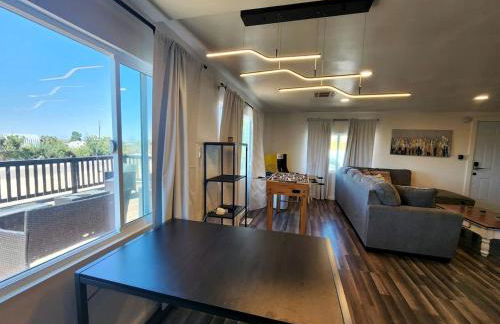 Modern Cabin with Arcade, Foosball Table and Fire Pit in Meadview, Arizona - Foto 3