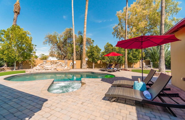 Sereno Ranch by Avantstay Sleeps 16! Outdoor Bar/kitchen, Pool, Fire Pit & Hot Tub! - Foto 26