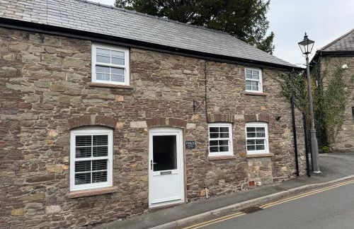 12 Crickhowell Cottages, Town Centre Location - Photo 34