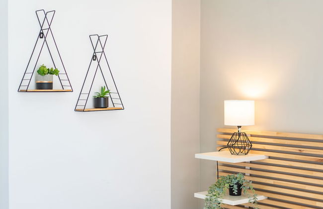 Stylish Seaside Escape with Balcony by Sea N' Rent - Foto 12