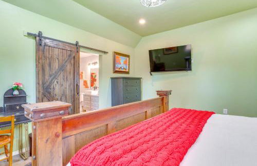 4 Mi to Lazy E Arena Horse Lovers Haven with Grill - Photo 12