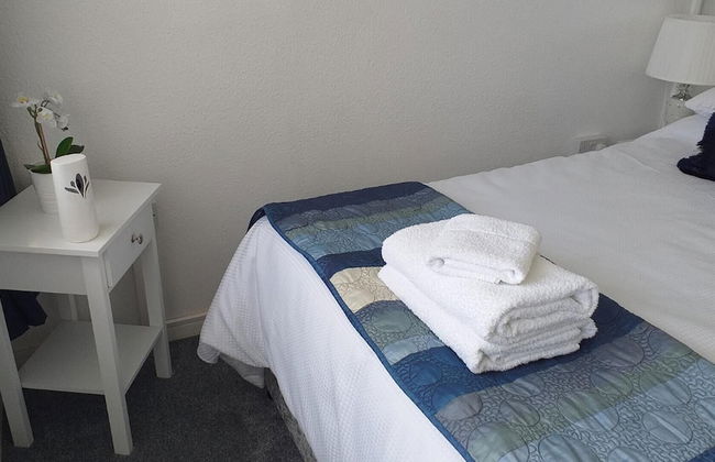 2 Bed Chalet Sleeps 4- Parking, Garden, Near Beach - Foto 6