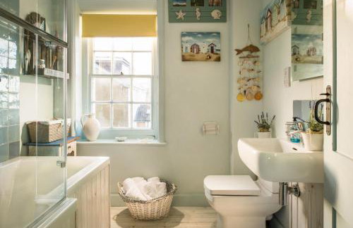 Coastguards Beach House - Photo 12