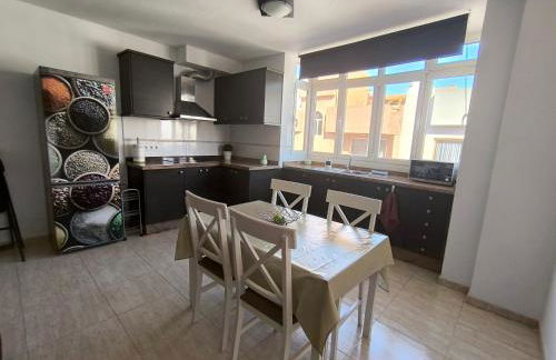 AR Home - Apartamento de 3 dormitorios con ascensor en Las Huesas, Telde - Foto 4