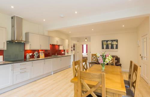 Chauffeur's Cottage with Hot Tub - Foto 13