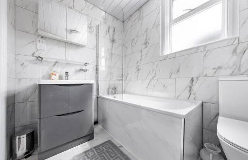 Leyton 1BR Flat Near Tube, 247 Gym, Tennis Court - Foto 13