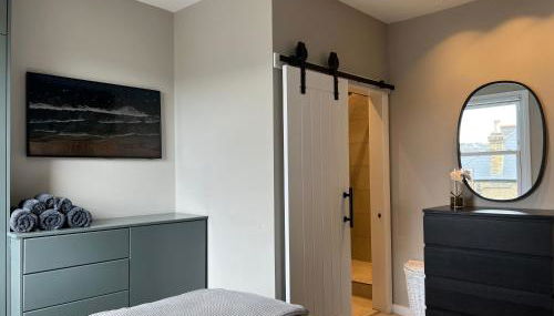 Convenient Clapham Junction Flat - Photo 5