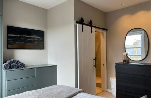 Convenient Clapham Junction Flat - Photo 5