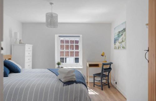 Serene Cottage Nr the Waterfront Topsham - Photo 9