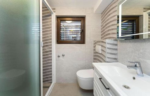 2 Bedroom Awesome Apartment In Rtina - Photo 16