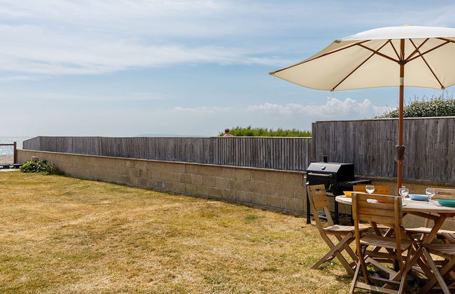 Sunny Seafront Chalet - Sleeps 6 - Photo 5