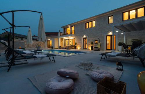 Designer Villa Simone - Modern & Heritage Style with Office - Foto 72