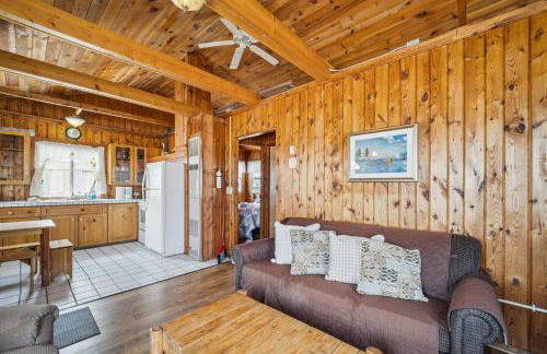 Sunnyside 2BR 1BA Relaxing Lakefront Retreat - Foto 8