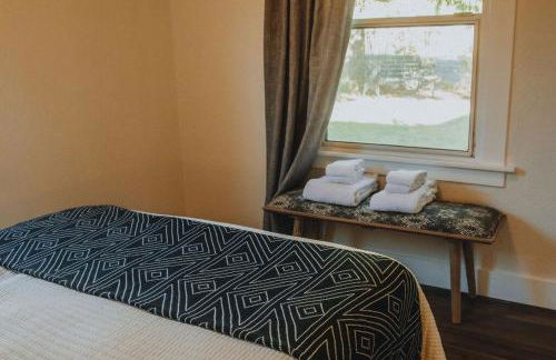 Yosemite Cottage Retreat- Half Block to Downtown - Foto 23