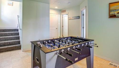 Walk to Shore Home with Deck in Rockaway Beach! - Foto 4