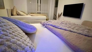 Little Royal - Photo 4