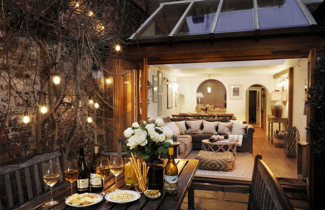 Dolls House - Luxury Townhouse - From 400 Per Night - Photo 77