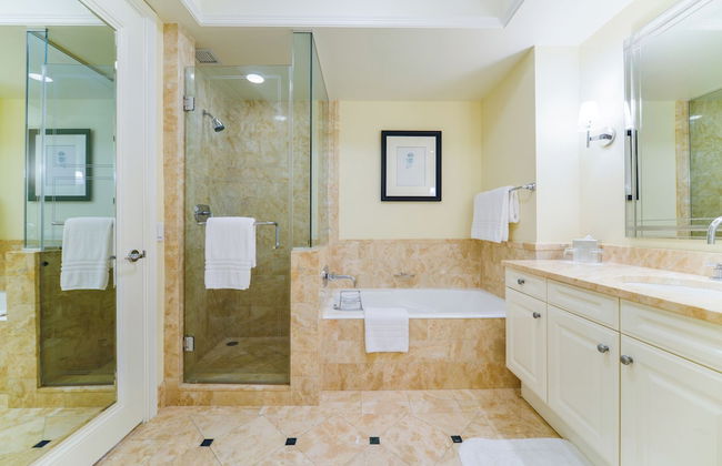 Luxury Condos at Four Seasons - Foto 28