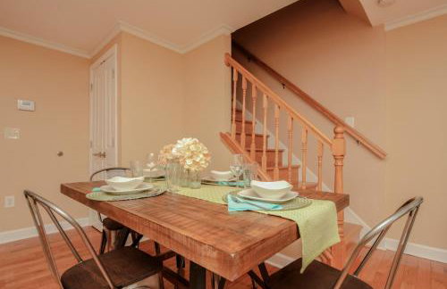 NEW! 3-story Townhome - Private, Self checkin, Quiet. - Foto 23