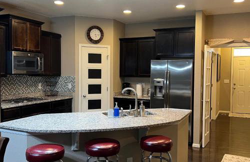 Stylish 4-Bed House - Spruce - Parking - Garden - Wi-Fi - Foto 5