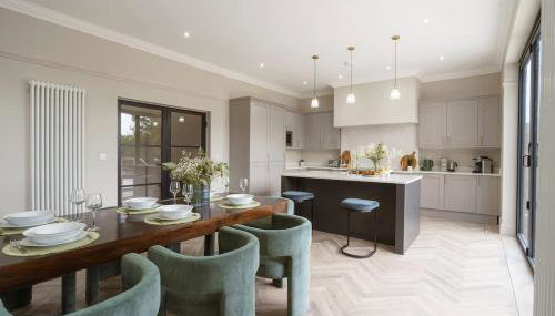 Our House Collective - Luxury Stay in Lincoln City Centre, Hot tub, Sleeps 16 - Foto 4