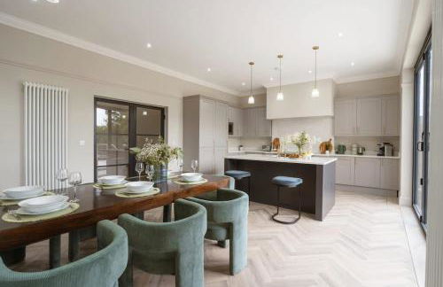 Our House Collective - Luxury Stay in Lincoln City Centre, Hot tub, Sleeps 16 - Foto 4