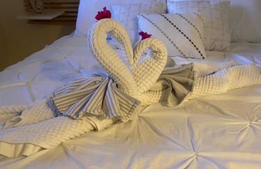 South Florida Spacious Oasis 4BR Retreat with 2 King Beds, Amazing Pool, near Beaches - Photo 75